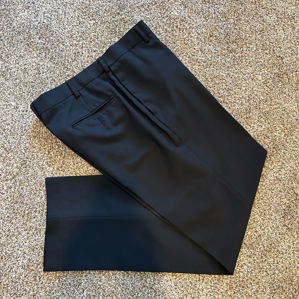 High quality navy slacks in good condition. 33” waist 32” inseam.